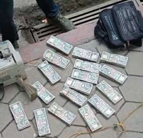 एटिएम फोडेर लुटपाट गर्न लागेको १७ लाख ७९ हजार रुपैंया सहित पक्राउ